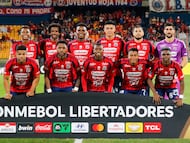 AMDEP1374. MEDELLIN (COLOMBIA), 24/02/2026.- Jugadores de Medellín posan este martes, previo al partido de vuelta de la segunda fase de clasificación de la Copa Libertadores entre Independiente Medellín y Liverpool FC en el estadio Atanasio Girardot en Medellín (Colombia). EFE/ STR