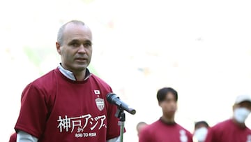 Andr&eacute;s Iniesta se dirige a la afici&oacute;n del Vissel Kobe antes de viajar a Tailandia para disputar la fase de grupos de la AFC Champions League.