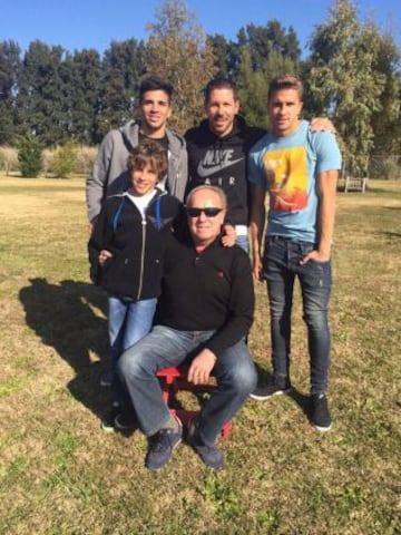 Simeone con su familia