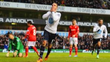 Soldado mantiene a los 'Spurs' en la lucha por Europa