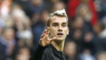 El delantero franc&eacute;s de la Real Sociedad, Antoine Griezmann, celebra el gol marcado ante el Real Madrid.