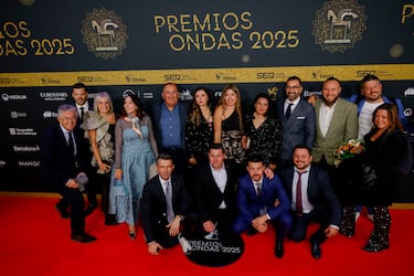 Los integrantes de equipo, El campo es nuestro (Aragón TV), posando en la alfombra roja de los Premios Ondas 2025.