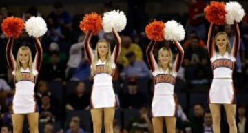 Las cheerleaders de Virginia Cavaliers.