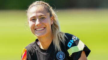 MANCHESTER, ENGLAND - AUGUST 10: Manchester City's Leila Ouahabi and Laia Aleixandri in action during training at Manchester City Football Academy on August 10, 2022 in Manchester, England. (Photo by Tom Flathers/Manchester City FC via Getty Images)