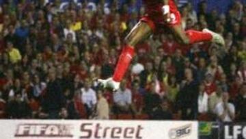 <B> MARCÓ.</B> El delantero francés está dispuesto a luchar al máximo por quitarle el puesto a Morientes.