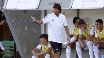 Raúl González Blanco ha dirigido el primer partido del Real Madrid Castilla frente a la Gimnastica Segoviana en el Municipal de La Albuera.