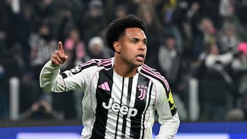 La Juve se impuso 2-0 al Benfica de Mourinho en la penúltima jornada de la fase de grupos en Champions League. McKennie marcó el tanto que liquidó. REUTERS/Alberto Lingria