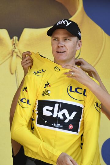 Froome sigue vistiendo el maillot amarillo.