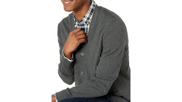 Adiós definitivo al verano: el cárdigan de precio irresistible para hombres que ya está en los armarios de los previsores