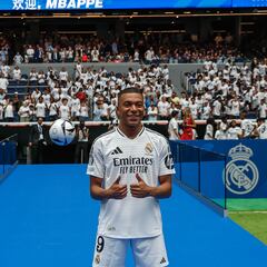 Fan reactions to Mbappé's presentation as a Real Madrid player