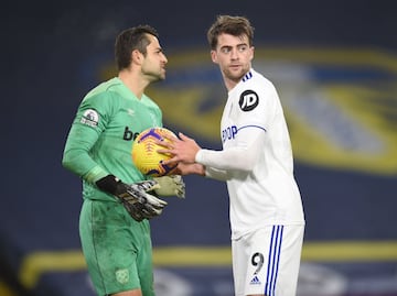 Por la fecha 12 de la Premier League, el equipo de Marcelo Bielsa perdió ante el cuadro de David Moyes y cayó a la posición 14 de la tabla con 14 puntos. Poveda fue suplente y no ingresó al compromiso.