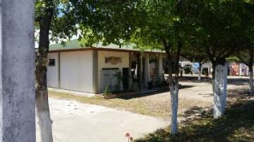Desolación,casas,destruidas, algunas cruces y un museo, recuerdan la tragedia. La caravana de la Vuelta a Colombia solo fue saludada por quienes se hacen cargo del museo. Por unos segundos, el ciclismo les hizo algo de compañía.