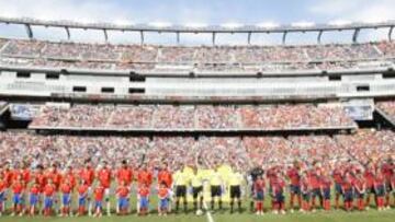 <b>ESPAÑA LLENA ALLÁ DONDE VA. </b>La afición estadounidense abarrotó el Gillette Stadium y el equipo de Del Bosque les premió con una exhibición futbolística.