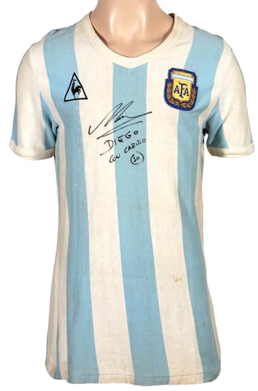 Sale a subasta la camiseta con la que Maradona debut en un Mundial