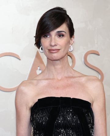 Paz Vega posa en la alfombra roja del Dolby Theatre.