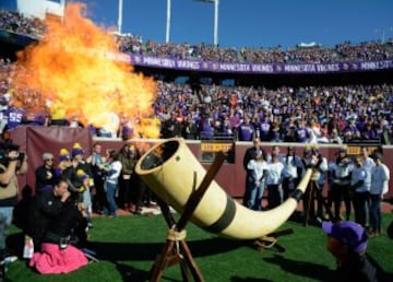 Los que siguen en la senda referida en la anterior foto son los Minnesota Vikings, que celebraron a lo Mad Max: Fury Road el reciente campeonato de las Minnesota Lynx de la WNBA, el equipo de nuestra Anna Cruz.