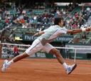 Djokovic venció en tres sets y con cuatro horas de retraso