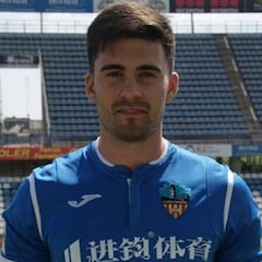 El Lleida expedienta a un ex del Barça tras ser 'pillado' en Anfield