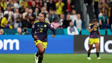 Manuela Vanegas celebrando un gol de Colombia ante Alemania en el Mundial Femenino.