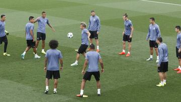 Los jugadores, entren&aacute;ndose en Valdebebas.
 