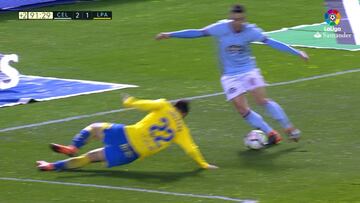 Para verlo varias veces: el doble regate de genio de Aspas