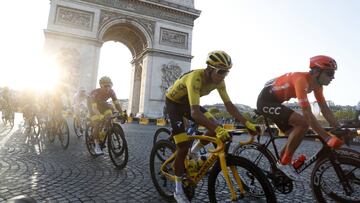 28/07/19 TOUR DE FRANCIA 2019 ETAPA 21 FINAL RAMBOUILLET - PARIS CHAMPS ELYSEES EGAN BERNAL VENCEDOR DE LA CARRERA ARCO DEL TRIUNFO CICLISMO