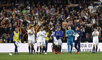 Los jugadores del Valencia celebraron la clasficación para la final de la Copa del Rey. 