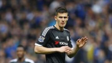 Miazga en su debut con el Chelsea.