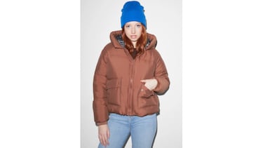 10 prendas de abrigo con hasta el 50% de descuento: chaquetas, parkas, plumíferos…