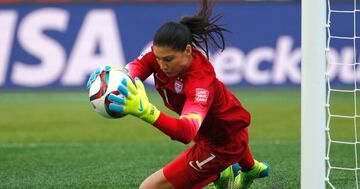 Medalla de Oro Olímpica en 2008 y 2012 con la selección femenina de fútbol de Estados Unidos.