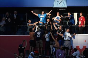 Diego Armando Maradona celebra un gol de la selección argentina frente a Nigeria en el Mundial de Rusia 2018.