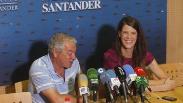 Ruth Beitia y Ramón Torralba atienden a los medios en Santander.