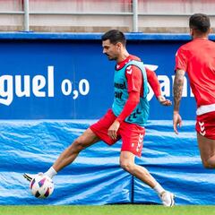 Sergio Álvarez se las ve esta noche contra los de su casa por Navidad