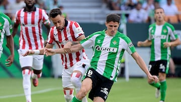 Momento del partido de LaLiga EA Sports entre el Betis y el Athletic.