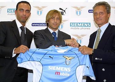 En 2001 el de Vizcaya se convirtió en el fichaje más caro del momento tras el pago de 8000 millones de pesetas (€48 millones) de la Lazio al Valencia. Pero sorprendentemente su paso por el conjunto italiano no fue nada de lo esperado. Tras una mala primera temporada se marchó cedido al Barcelona y posteriormente al Middlesbrough al que es finalmente traspasado en 2004.