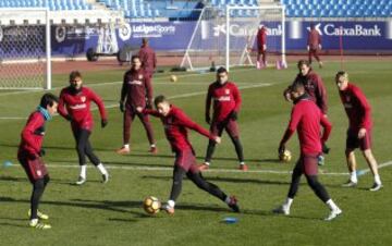 El estadio Vicente Calderón acogió el entrenamiento ante sus aficionados.
