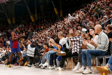 Chimezie Metu, ala-pívot del Barcelona, se retira tras lesionarse frente al  Valencia Basket.