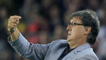 El entrenador del FC Barcelona Gerardo "Tata" Martino, durante el partido de Liga jugado esta tarde en el Nou Camp frente al Real Madrid.