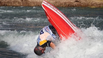 Front Flip de Quim Fontan&eacute;, campe&oacute;n del mundo de kayak freestyle.