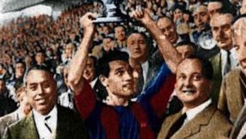 <b>CAMPEÓN.</b> Segarra levanta una de las Ligas que ganó con el Barça.