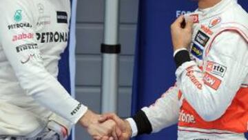<b>BIENVENIDO. </b>Schumacher le desea a Hamilton lo mejor.