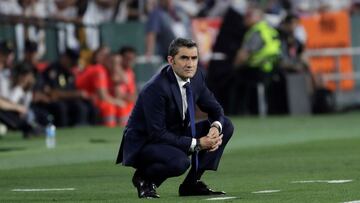 El entrenador del FC Barcelona, Ernesto Valverde, durante la final de la Copa del Rey que su equipo disputa ante el Valencia CF esta noche en Estadio Benito Villamar&iacute;n de Sevilla.