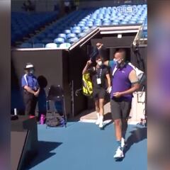 Sigue la cruzada: Kyrgios se mofa de Djokovic en su entrada a pista