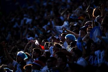 Seguidores argentinos celebran un gol.