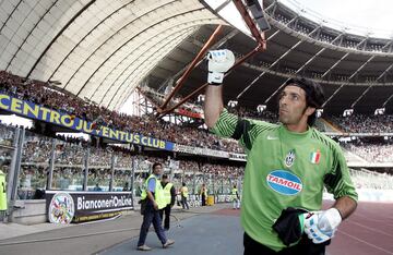 Gigi llegó en 2001 como el portero más caro de la historia. Tras 17 años dejó el arco juventino destino París.