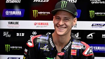 Fabio Quartararo en el box Yamaha.