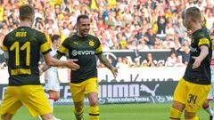 Alc&aacute;cer celebra su gol ante el Stuttgart junto a Reus y Bruun Larsen. Es duda para el Dortmund-Atl&eacute;tico.