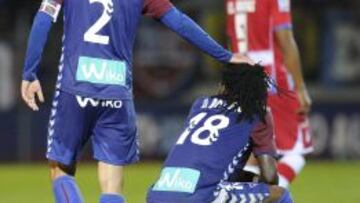 Bóveda y Boateng, del Eibar, durante el partido ante el Granada.