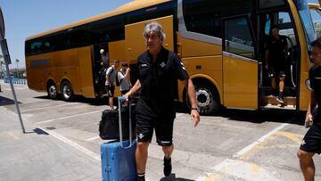 06/07/22
PRETEMPORADA DEL BETIS SALIDA DEL EQUIPO GRUPO ENTRENADOR PELLEGRINI VIAJE AUTOBUS
