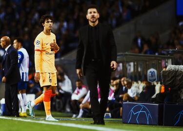 Aquella no fue la Champions del equipo de Simeone. Con una victoria, dos empates y tres derrotas no fue capaz de seguir en Europa, ni siquiera en Europa League. El partido en casa ante el Leverkusen pasará a la historia por el penalti con el tiempo cumplido que el Atlético fue incapaz de materializar Yanick Carrasco ni otro compañero en los rechaces posteriores.